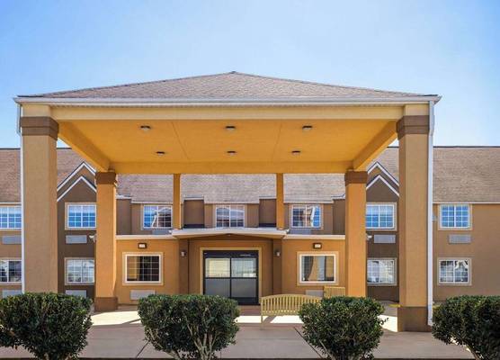 Days Inn by Wyndham Jackson Downtown 1