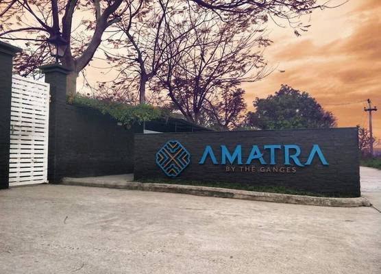 Amatra By The Ganges 1