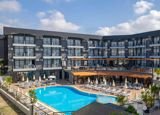 Clover Magic Park Side Hotel 1