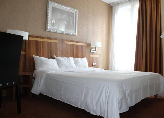 Hotel The Originals du Grand Monarque Nantes Gare 1