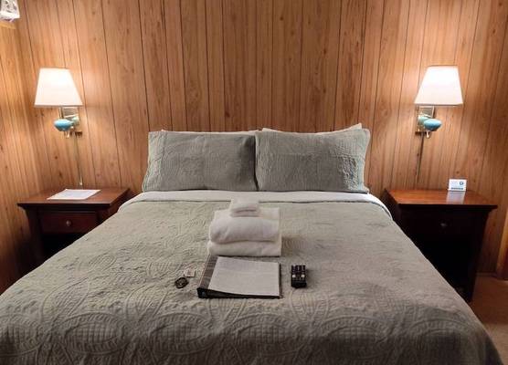 Lakeview Motel 1