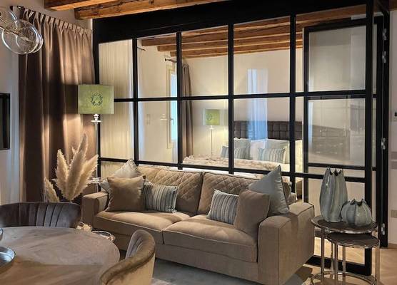 Elegance Room 1
