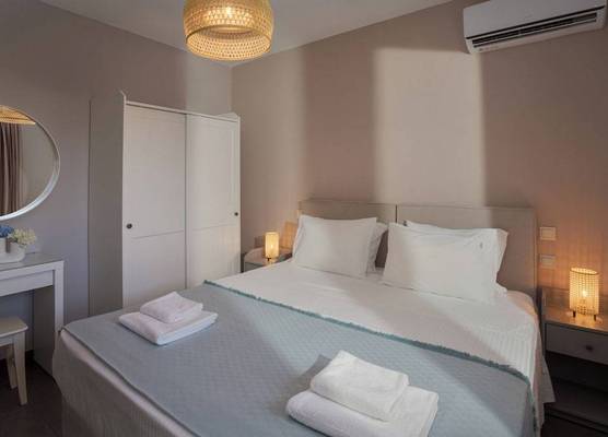 Fresh 1 Bd Apt with Patio in Heraklion 1