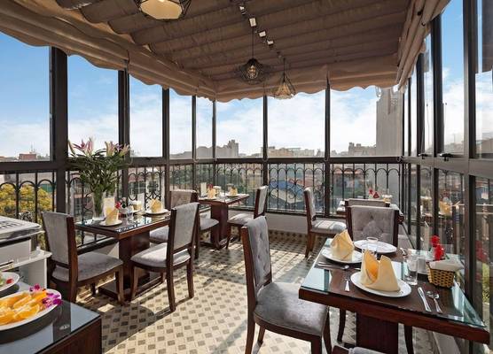 Golden Moon Suite Hotel & Travel 1