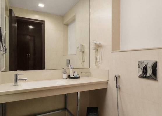 Golden Tulip City Centre Gurgaon 1