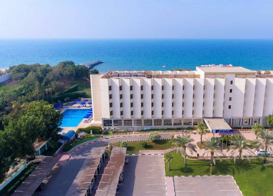 BM Beach Hotel 1