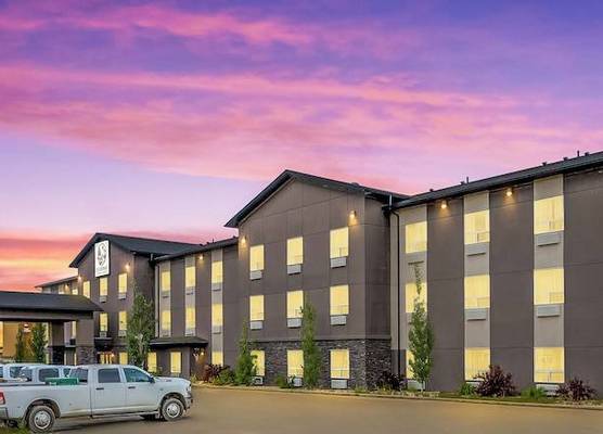 Duvernay Inn & Suites 1