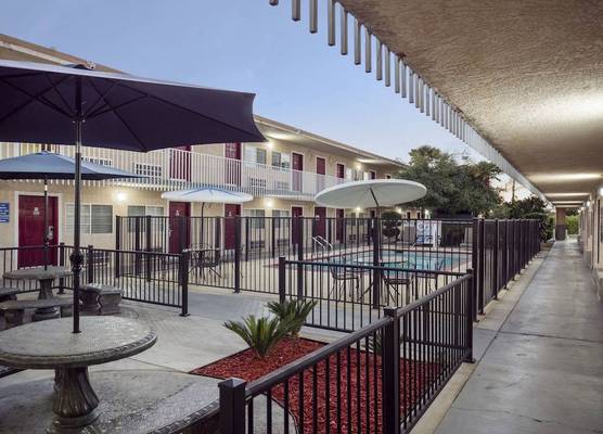 Dream Inn 1