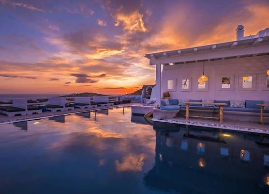Flaskos Luxury Suites 1
