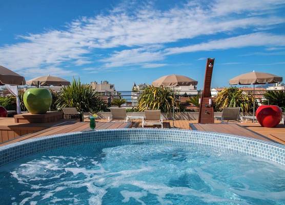 Best Western Premier Le Patio des Artistes Wellness Jacuzzi 1
