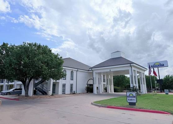 Days Inn by Wyndham Granbury 1