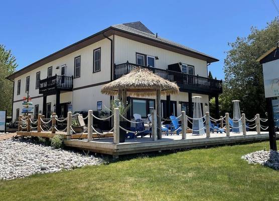 Paradise Inn On the Beach 1