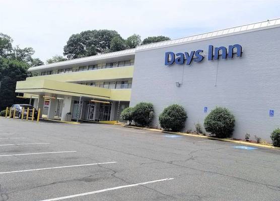 Days Inn by Wyndham Alexandria South 1