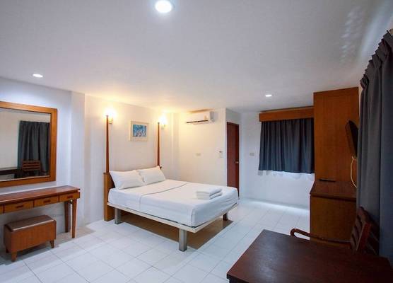 18 Coins Budget Hotel 1