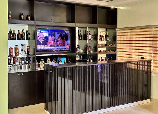 Whitehouse Msquare Hotel 1