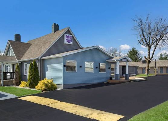Knights Inn and Suites Salem 1