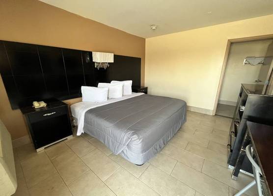 Circle Motor Lodge 1
