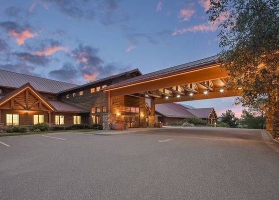 bantr Grand Hotel Wausau - Rothschild 1