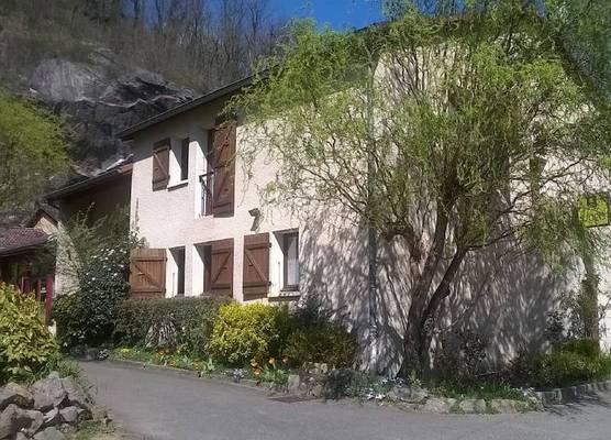 Logis Hôtel La Cascade - Lyon Nord 1