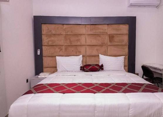 Leawood Hotel 1