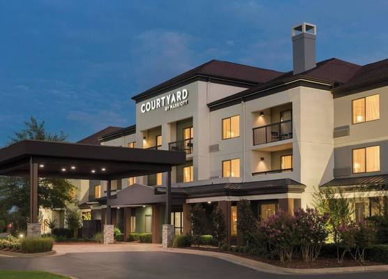Courtyard by Marriott Tulsa Central 1