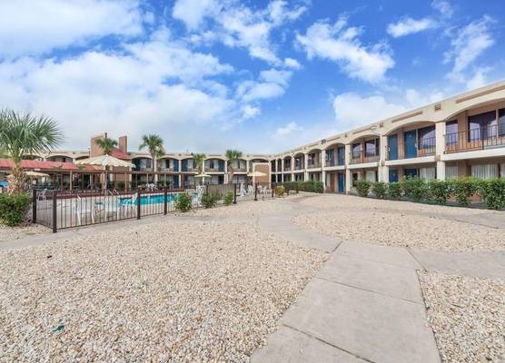 Days Inn by Wyndham San Antonio Splashtown/ATT Center 1
