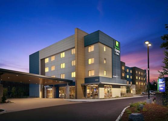 Holiday Inn Express & Suites PORTLAND AIRPORT by IHG 1