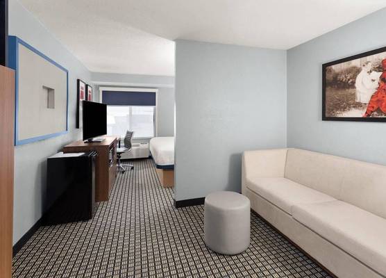 AmericInn by Wyndham Reedsburg 1