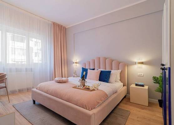 Designer 2-Bedroom Flat with Balcony & Full Amenities Steps from Piata Universitatii 1