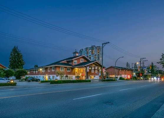 Econo Lodge Inn & Suites 1