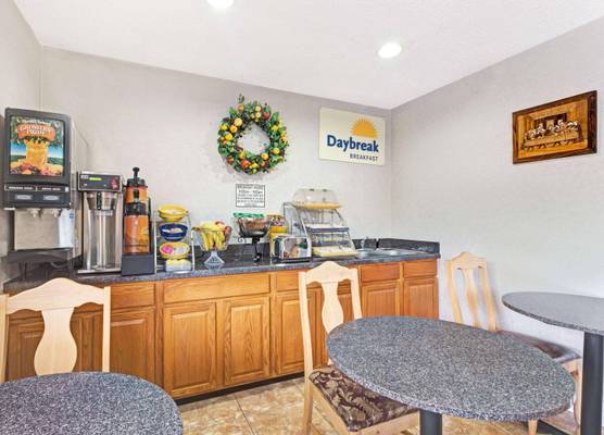 Days Inn by Wyndham Daytona Beach Downtown 1