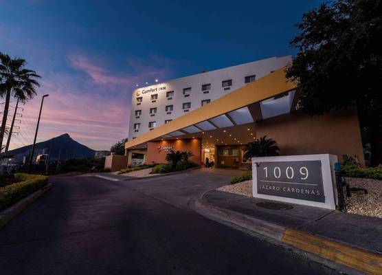 Comfort Inn Monterrey Valle 1
