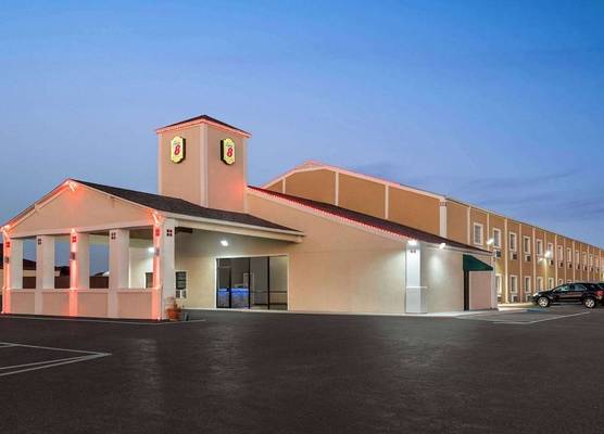 Super 8 by Wyndham Gainesville TX 1