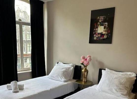 Hotel 83 1