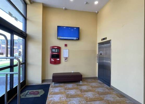Super 8 by Wyndham Brooklyn Williamsburg 1