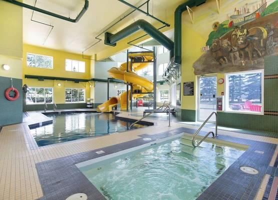 Super 8 by Wyndham Calgary Shawnessy Area 1