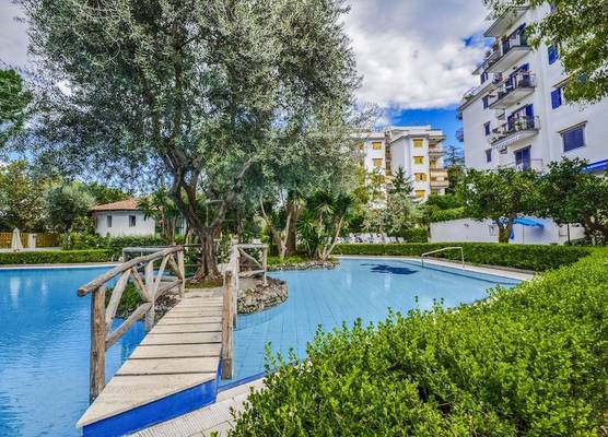 Sorrento Pool&Suites 1