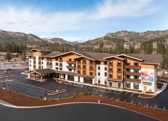 La Quinta Inn and Suites by Wyndham Leavenworth 1