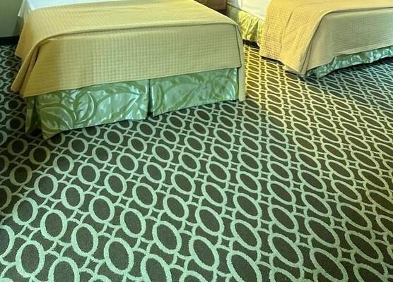 Sunday House Inn and Suites 1
