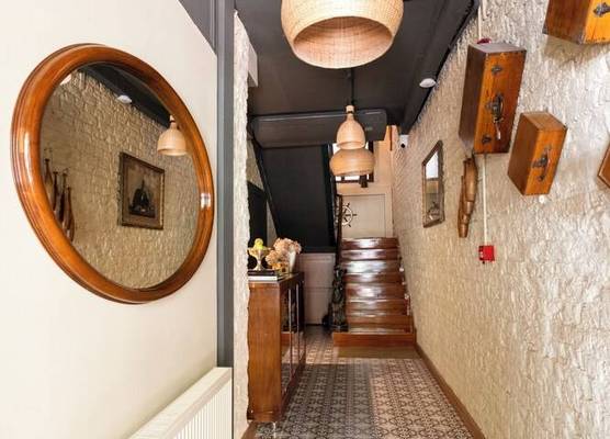 Level Suites 1