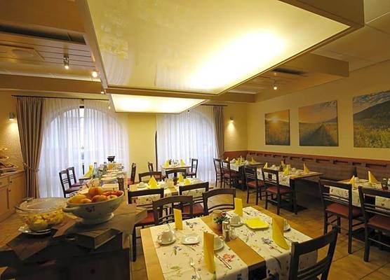Tauberhotel Kette 1