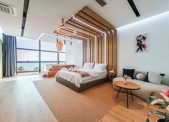 Marina Luxury Jacuzzi Suites by PS 1