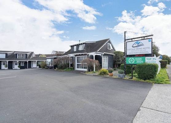 Cottage Mews Motel 1