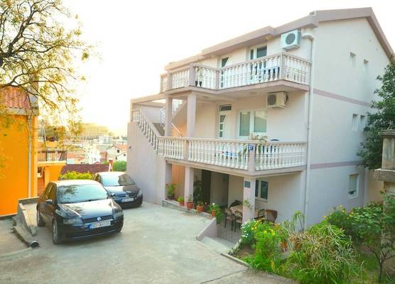 Guesthouse Apartments Čenić 1