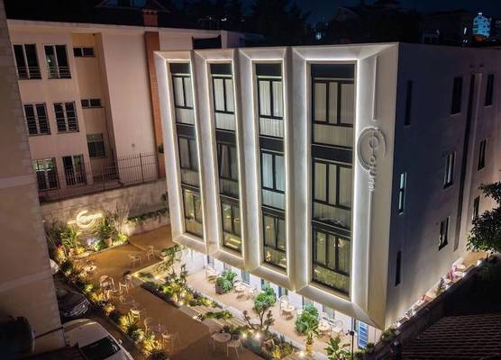 Saturn ApartHotel Tirana 1