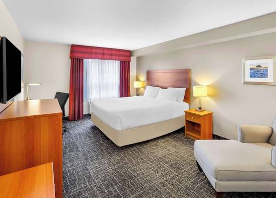Best Western Thompson Hotel & Suites 1