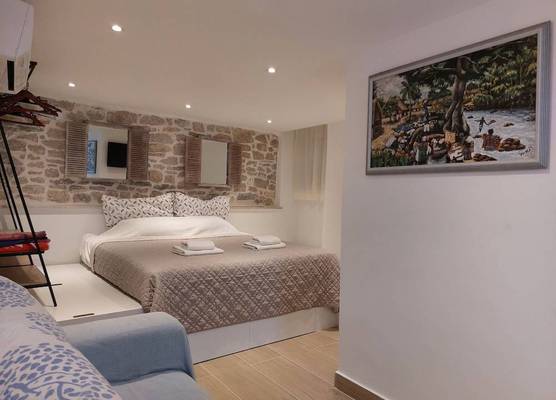 Homey 1-BR Apt 1