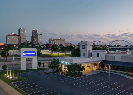 Wyndham Riverfront Hotel 1