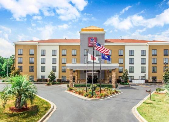 Comfort Suites Clinton near Presbyterian College 1