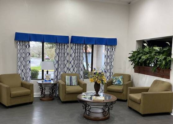 Days Inn & Suites by Wyndham Mobile 1